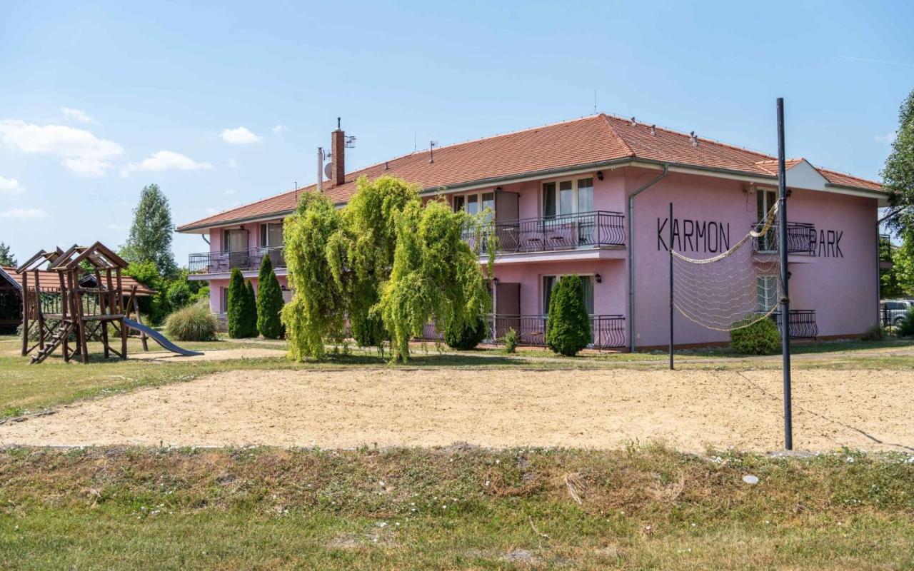 Apartmany Karmon Park Velky Meder Exterior photo