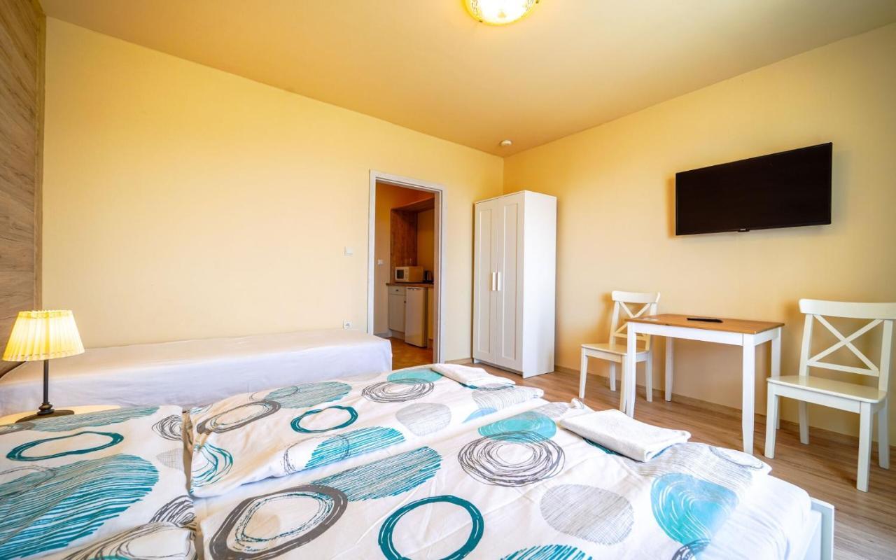 Apartmany Karmon Park Velky Meder Exterior photo